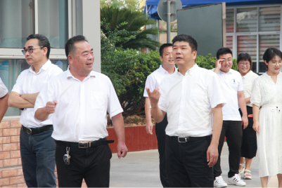 臺(tái)州市教育工委書記、局長(zhǎng)黃人川來學(xué)校視察