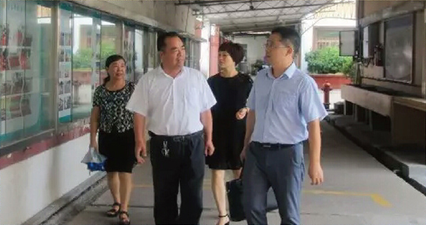 臺(tái)州市教育局高處長(zhǎng)、人事處陸老師和職成教處牟老師一行三人蒞臨我校